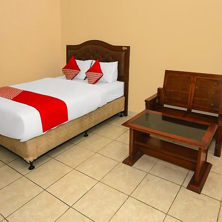 Super Oyo 3978 Hotel Danau Indah Bekasi Eksteriør billede