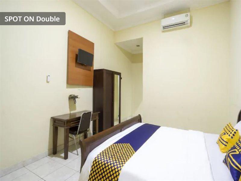 Super Oyo 3978 Hotel Danau Indah Bekasi Eksteriør billede