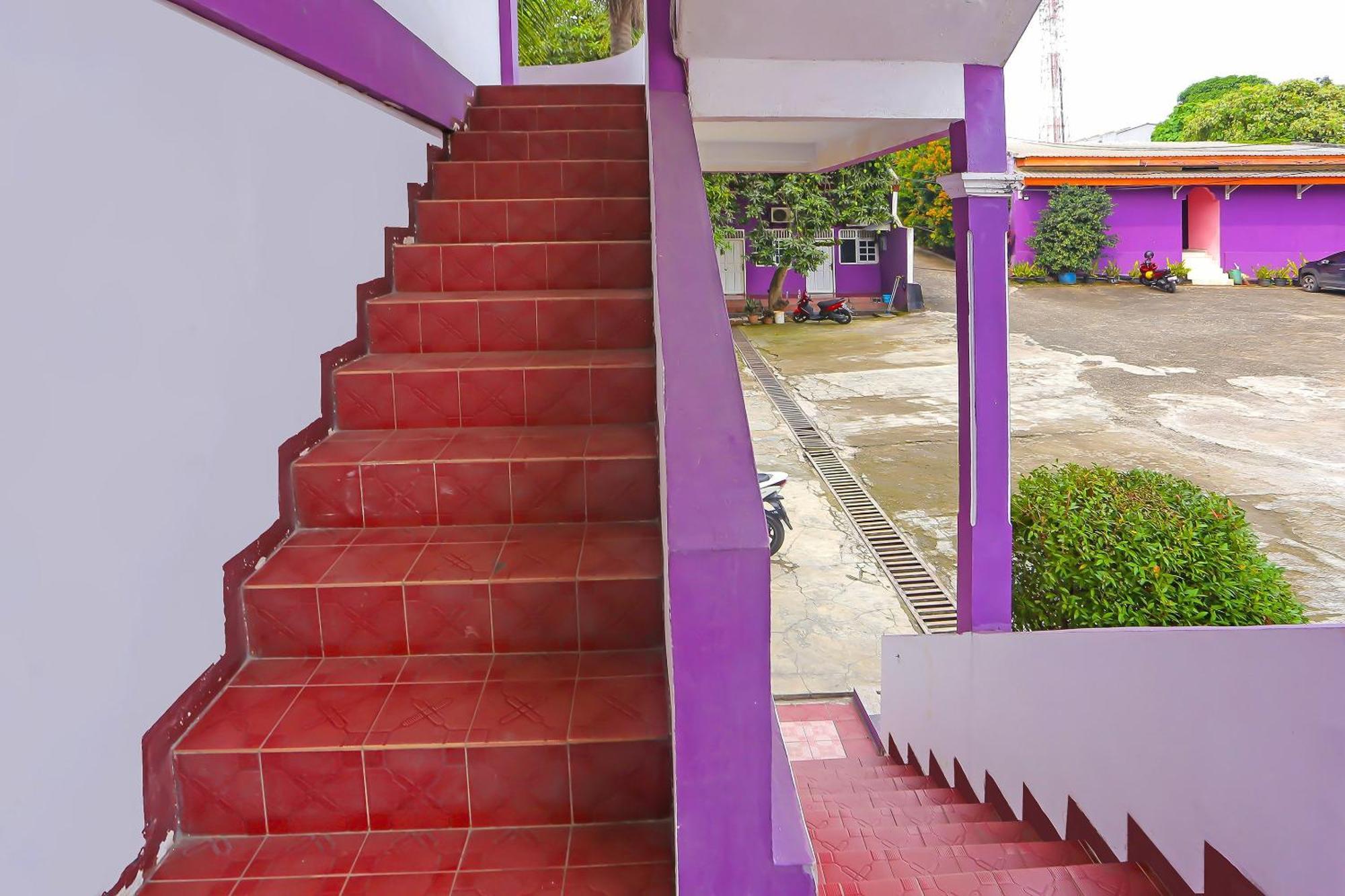 Super Oyo 3978 Hotel Danau Indah Bekasi Eksteriør billede