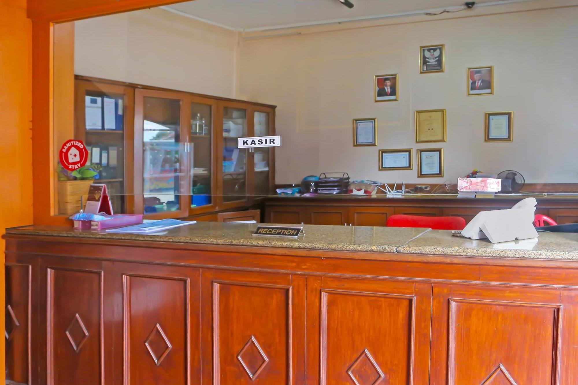 Super Oyo 3978 Hotel Danau Indah Bekasi Eksteriør billede
