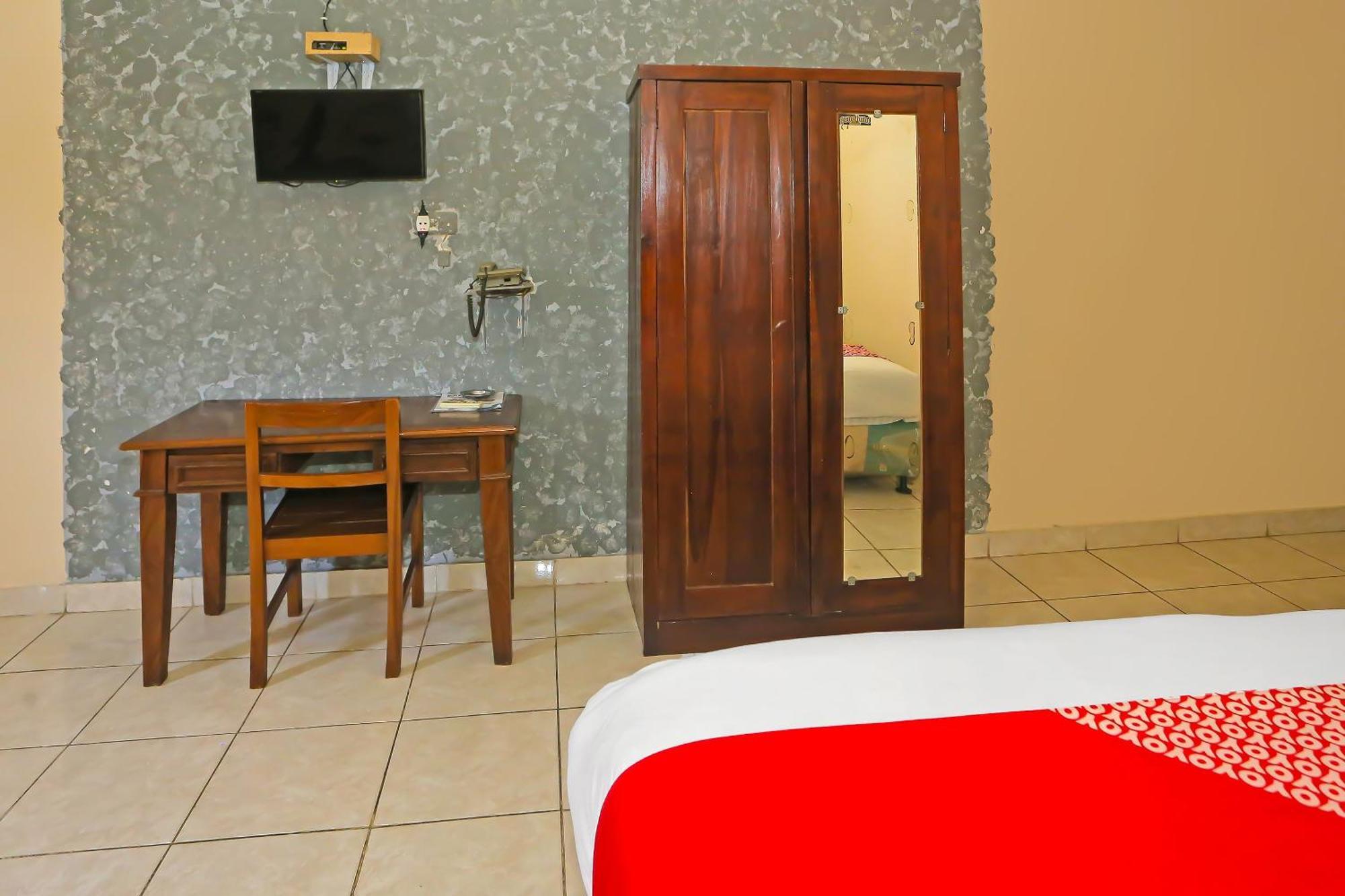 Super Oyo 3978 Hotel Danau Indah Bekasi Eksteriør billede