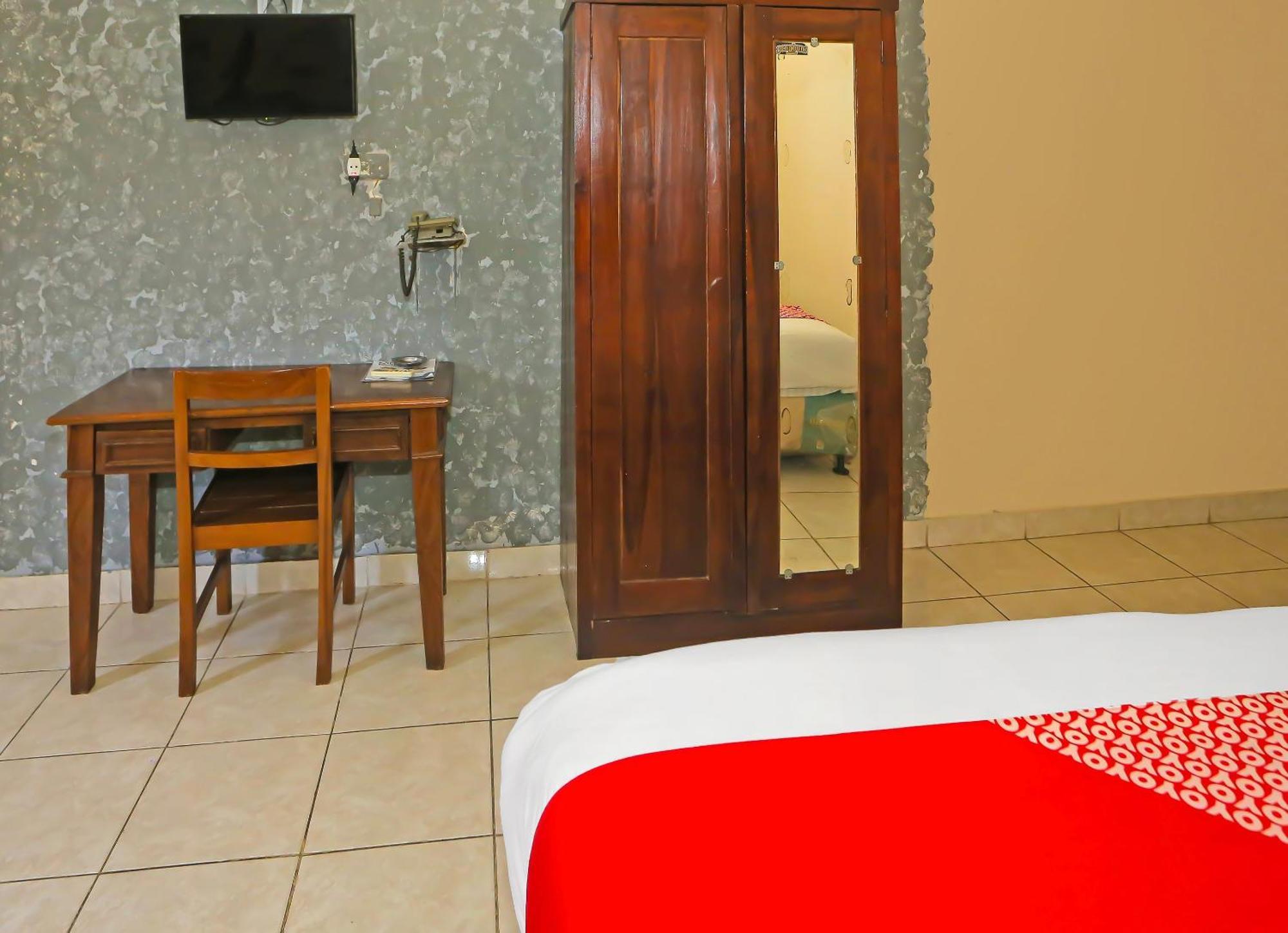 Super Oyo 3978 Hotel Danau Indah Bekasi Eksteriør billede