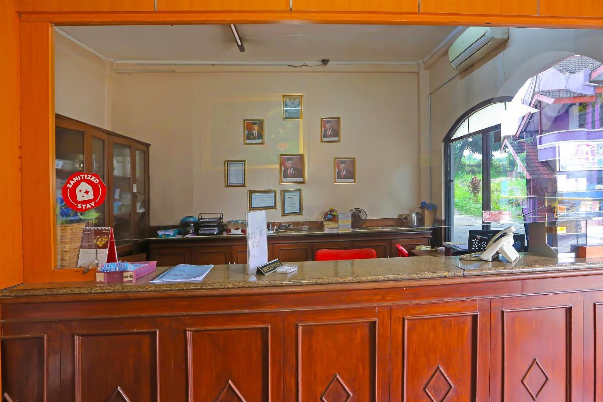 Super Oyo 3978 Hotel Danau Indah Bekasi Eksteriør billede